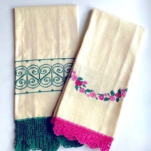 2 Pc Coordinating Hand Embroidered Hand Towels
